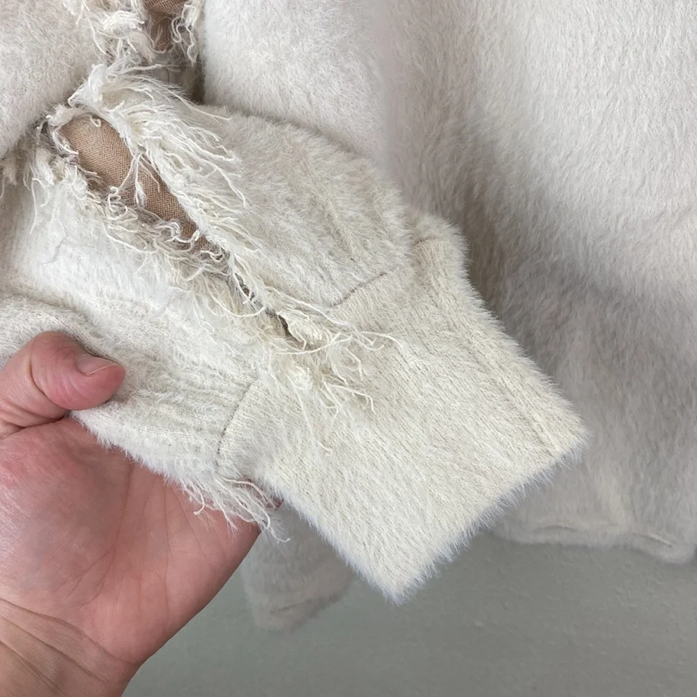 NWT Fate | Beige & Cream Oversized Distressed Fuzzy Cardigan M - Picture 10 of 10